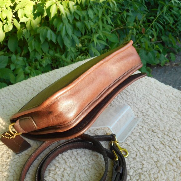 SOLD***Vintage Coach EUC Pocket Purse 9755, in Mahogany - Picture 3 of 10